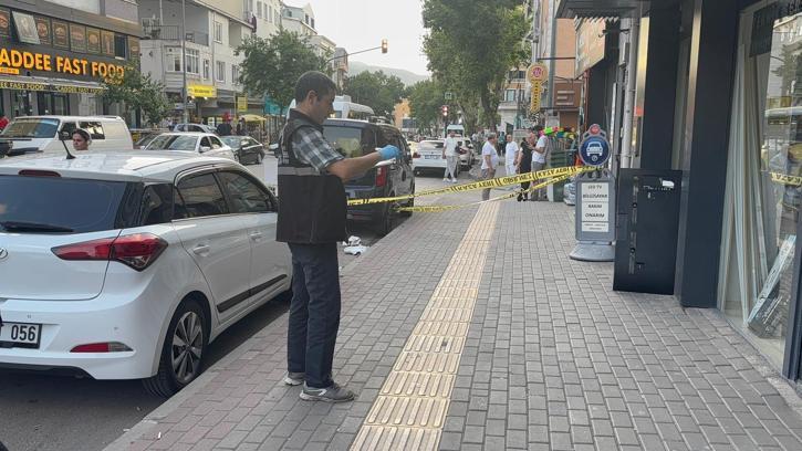 Sanal medyada tartıştıktan sonra buluşan iki grubun bıçaklı kavgası: 1 ölü, 1 yaralı