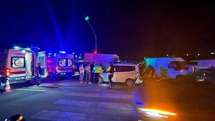 Niğde'de zincirleme kaza: 10 yaralı