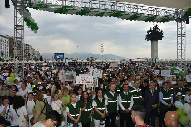İzmir'de Yeşilay Bağımsızlık Festivali'ne yoğun ilgi
