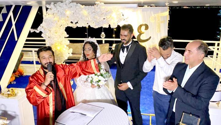 Evliliklerde 'tiyatral nikah' dönemi