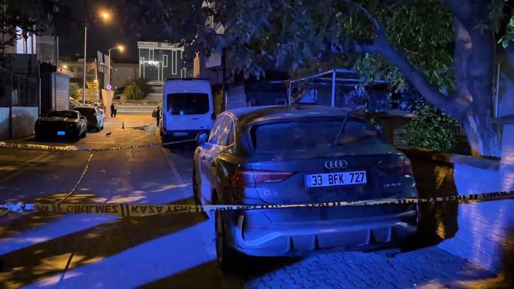 Ümraniye’de evinin önüne park edilen araçta kan izi gördü; polis harekete geçti
