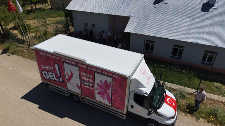 Tunceli'de Mobil Kanser Tarama Aracı erken teşhis için köy yollarında