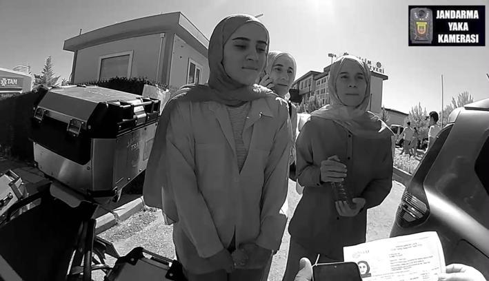 Jandarma, ikiz kardeşler ile bir öğrenciyi motosiklet ile sınava yetiştirdi