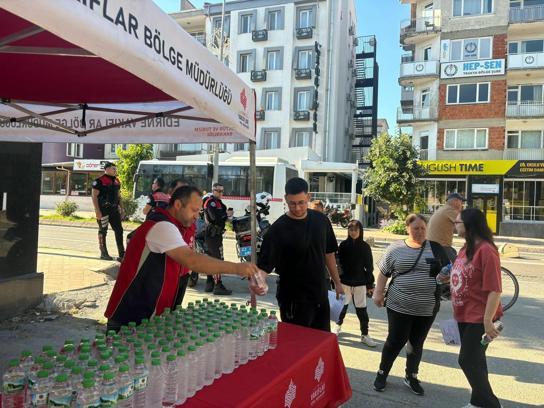 Edirne Vakıflar Bölge Müdürlüğü, YKS öncesi adaylara soğuk su dağıttı