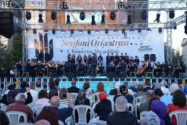Müzik Akademisi öğrencilerinden senfoni orkestrası konseri