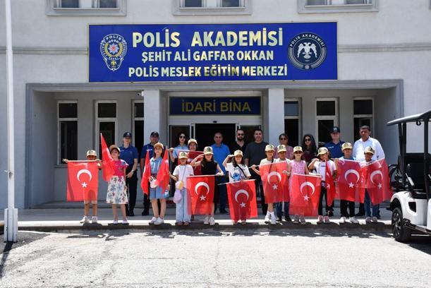 Diyarbakır’da, 'Gaffar Amcayla El Ele' projesiyle çocuklar polislik mesleğini tanıyor