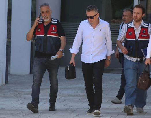Uyuşturucu soruşturmasında gözaltına alınan baro başkanı istifa etti