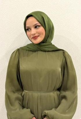 Park halindeki araçta ölü bulundular