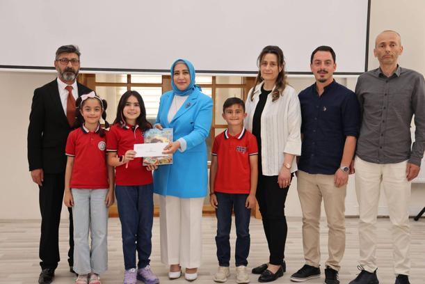 Niğde’de başarılı öğrenci ve okullara ödül