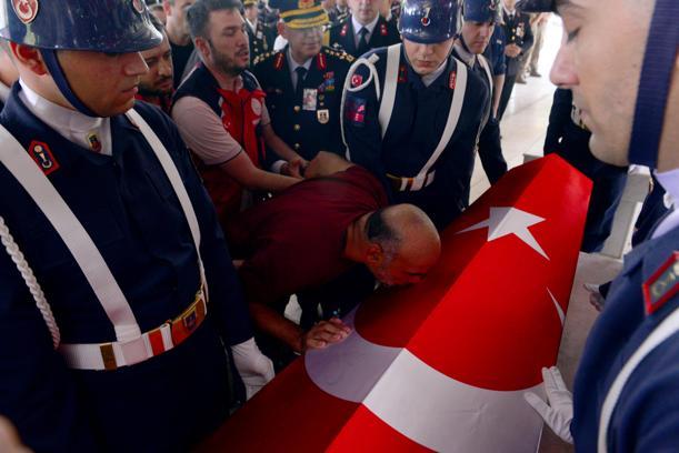 Kazada şehit olan uzman çavuş, son yolculuğuna uğurlandı