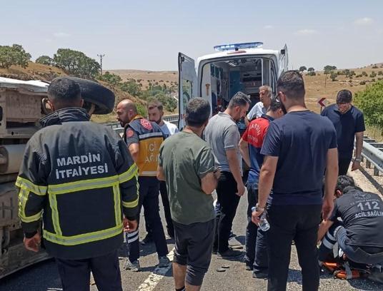 Mardin’de devrilen minibüsün sürücüsü yaralandı