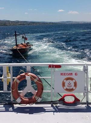 Çanakkale Boğazı'nda sürüklenen tekne kurtarıldı