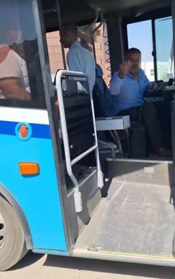 Yanında refakatçisi olmayan tekerlekli sandalyeli engelliyi otobüse almayan şoför: Ben senin hizmetçin miyim