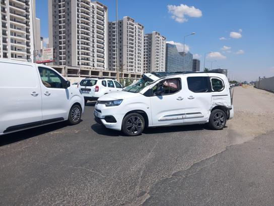 Diyarbakır’da otomobil ile hafif ticari araç çarpıştı: 7 yaralı
