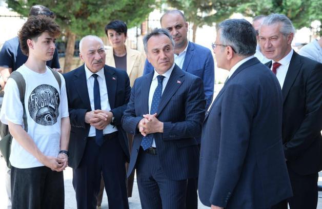 Rektör Yılmaz, peyzaj çalışmalarını inceledi