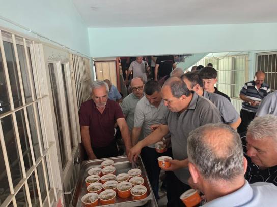 Hayırseverden aşure ikramı