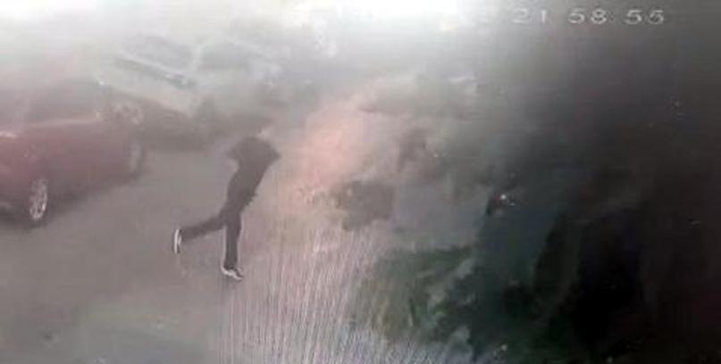Esenyurt’ta gürültü yapmamaları için uyarılan çocuklar kurs binasını taşladı