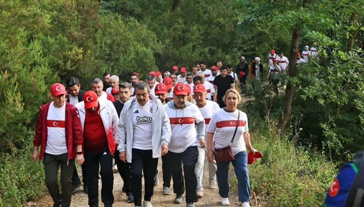 Bakan Tekin Sakarya’da öğretmenlerle ormanda yürüyüşe katıldı