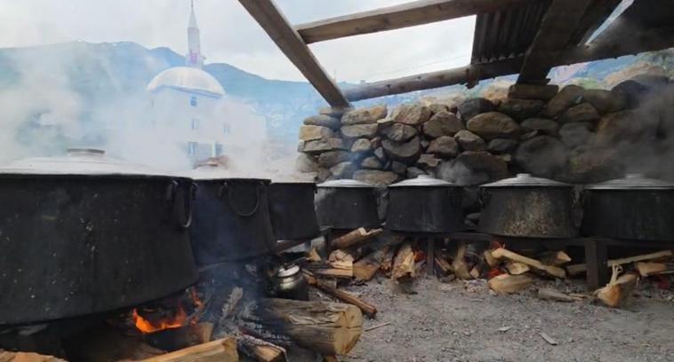 Afetlerden korunma niyetiyle asırlık kurban geleneğini yaşatıyorlar