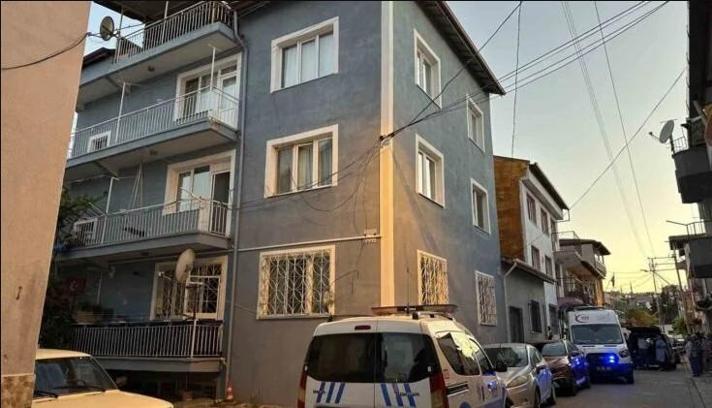Uşak'ta 3'üncü kattaki balkondan düşen kadın, hayatını kaybetti
