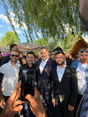 Hakan Fidan ve Ömer Çelik Bolu’da göl kenarında vatandaşlarla buluştu