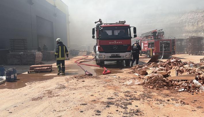 Kütahya’da çömlek üretim fabrikasında yangın