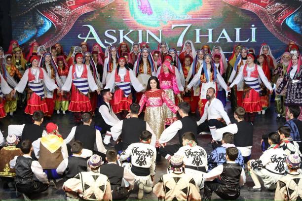 İnegöl Belediyesi Halk Dansları Topluluğu’ndan 15’inci yıla özel gösteri
