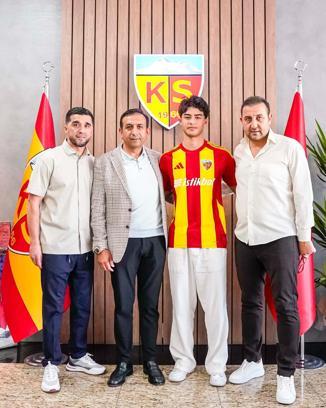Kayserispor’da Kayra Cihan ile 3 yıllık yeni sözleşme uzattı