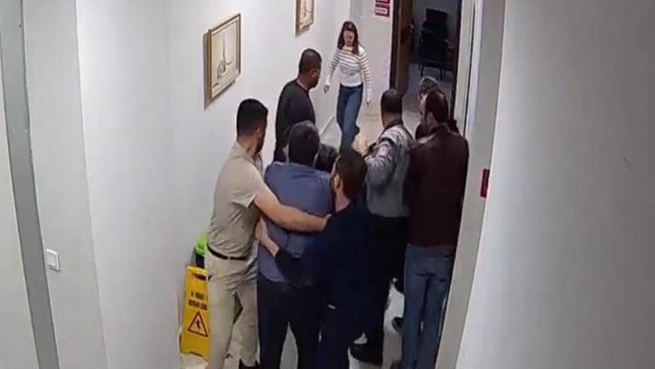 Personelini darbeden hastane müdürü açığa alındı