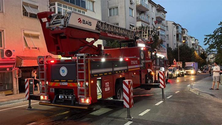 Apartman dairesindeki yangın büyümeden söndürüldü