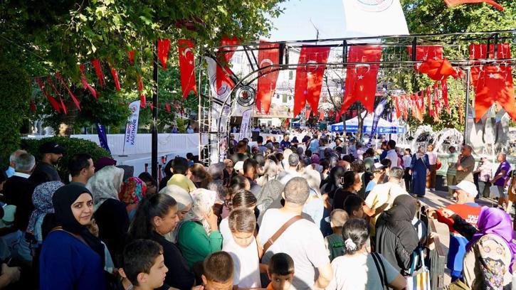 Kağıthane’de binlerce kişiye aşure dağıtıldı
