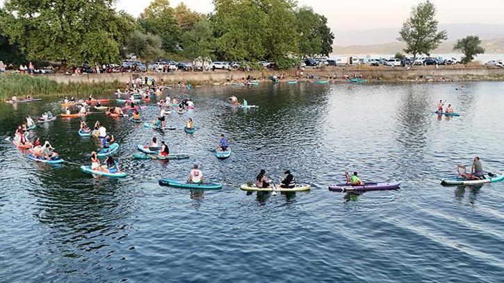 Sapanca Gölü’nde popülerleşen spor dalı; SUP