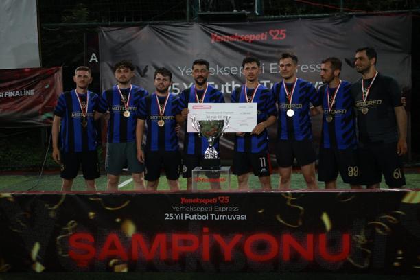 Yemeksepeti Express 25’inci Yıl Futbol Turnuvası’nın şampiyonu ‘Saatte 3’ takımı oldu