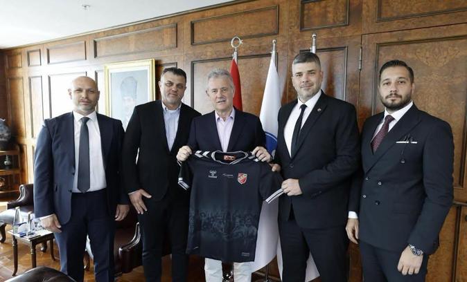Karşıyaka futbolda yoğun mesaide