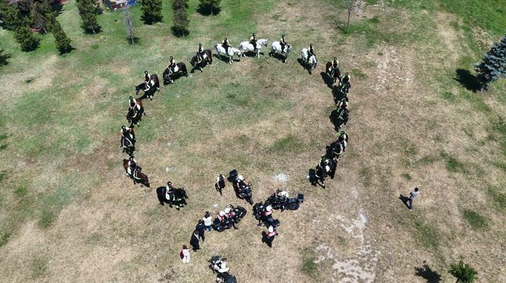 NATO Zirvesi öncesi atlı polislerden devriye görevi