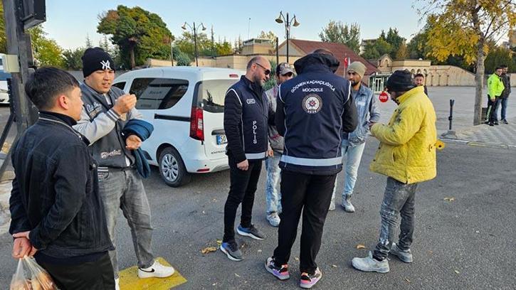 Nevşehir'de 25 kaçak göçmen yakalandı