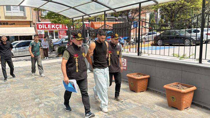 Tartıştığı kuryeyi silahla yaralayıp kaçan şüpheli, tutuklandı