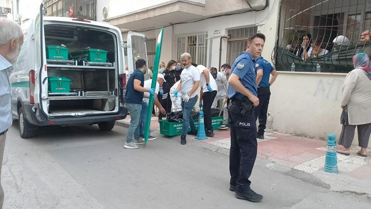Manisa'da kötü koku gelen evde, kardeşinin cesediyle 2 gün yaşamış