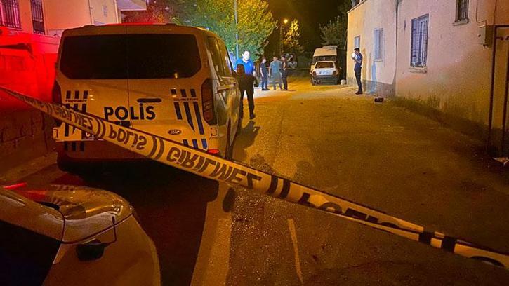 Adana'da silahlı kavga: 1'i ağır 4 yaralı