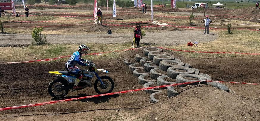Ağrı’da sporcular piste çıktı