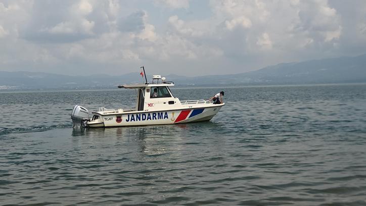 2 arkadaş, serinlemek için girdikleri İznik Gölü’nde kayboldu