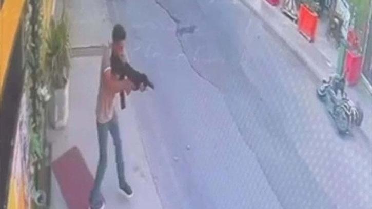 Bodrum'da pompalı tüfekle rastgele ateş açtı; o anlar kamerada