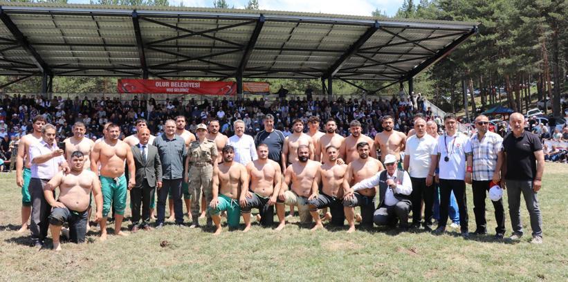 Erzurum'da Akdağ Karakucak Güreşleri'nin başpehlivanı Kenan Gör oldu