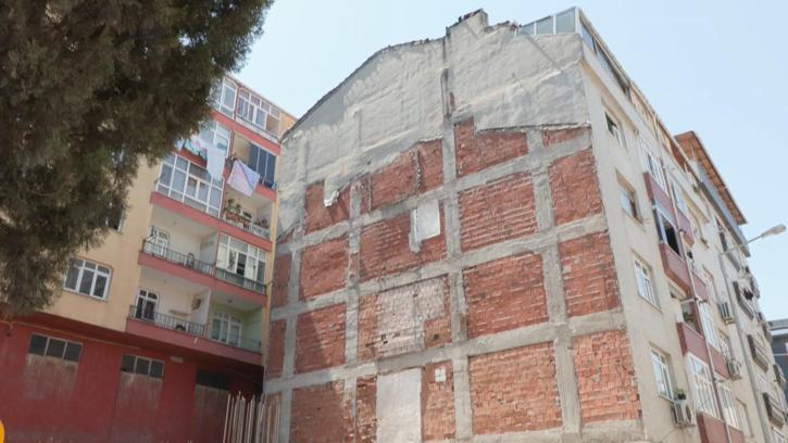 Güngören’de 'riskli' raporu verilen binanın mührünü kırıp içeri girdiler: Yıkılabilir