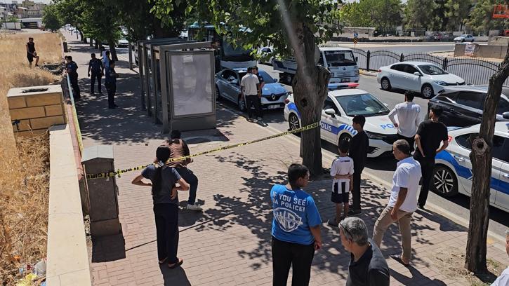 Durakta eşinin tabancayla vurduğu kadın öldü