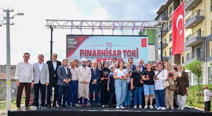 Pınarhisar TOKİ konutlarında anahtarlar törenle teslim edildi