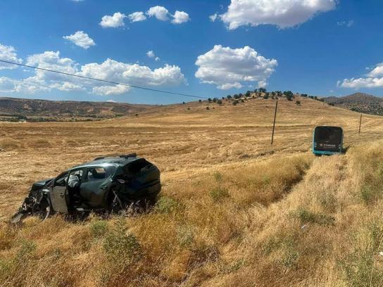 Diyarbakır’da otobüs ile otomobil çarpıştı: 3 yaralı