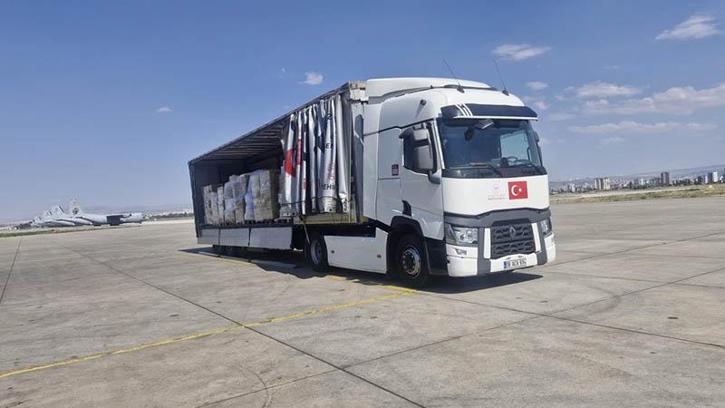 Venezuela'ya 1 TIR dolusu ilaç ve tıbbi sarf malzemesi gönderildi