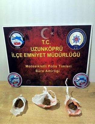 Üzerlerinde uyuşturucu bulunan 2 şüpheli gözaltında
