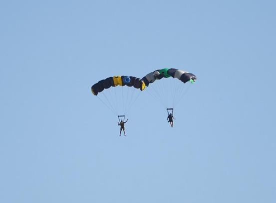 Erzincan'da sporcuların wingsuit e base jump atlayışı nefes kesti